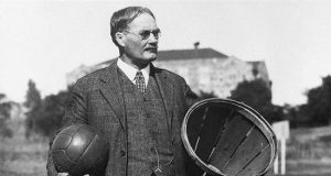 Dari Mana Inspirasi Dr. James Naismith Menciptakan Permainan Basket? Kisah Kelahiran Olahraga yang Mendunia