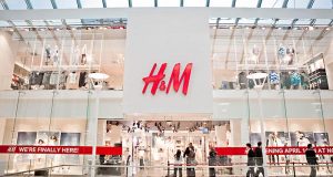 H&M: Raksasa Fashion Dunia yang Bersahabat dengan Kantong Indonesia